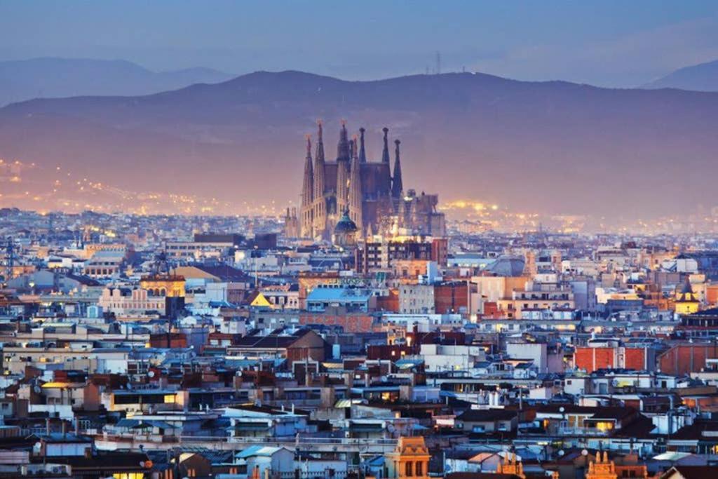 7 Pax Montserrat Ramblas Barcelona Bagian luar foto